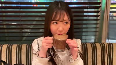 Hija ħabiba li tappartjeni lill-istess klabb fl-università. U hija l-aktar tfajla attraenti fil-klabb. Din hija atmosfera sexy Ġappuniża.